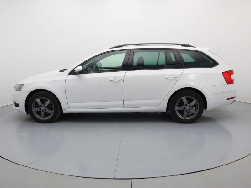 Skoda Octavia, снимка 6 - Автомобили и джипове - 48322750