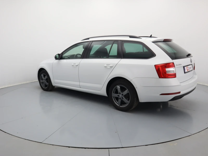 Skoda Octavia, снимка 8 - Автомобили и джипове - 48322750