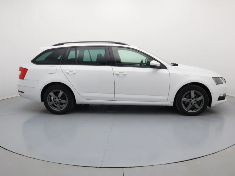 Skoda Octavia 2.0 TDI, снимка 7 - Автомобили и джипове - 51193346