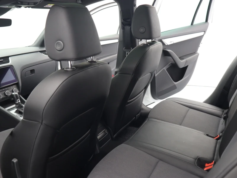 Skoda Octavia 2.0 TDI, снимка 10 - Автомобили и джипове - 51193346