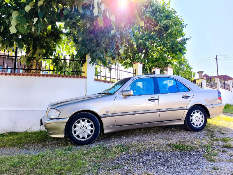 Mercedes-Benz C 220  CDI, снимка 3 - Автомобили и джипове - 52035962