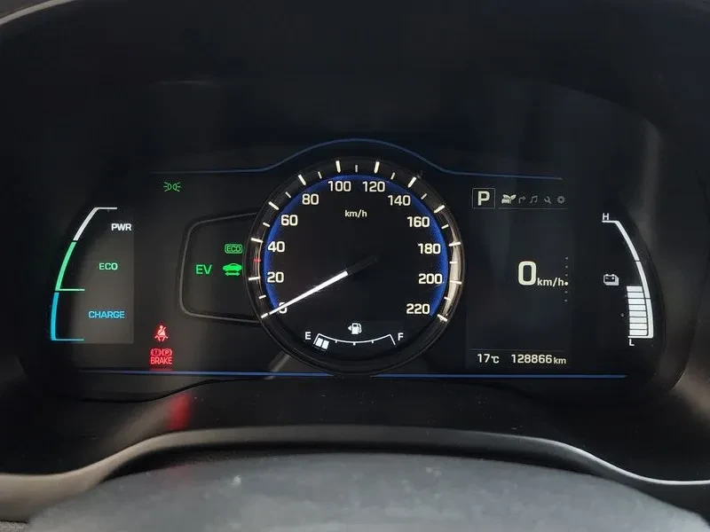 Hyundai Ioniq I PLUS, снимка 8 - Автомобили и джипове - 56304293