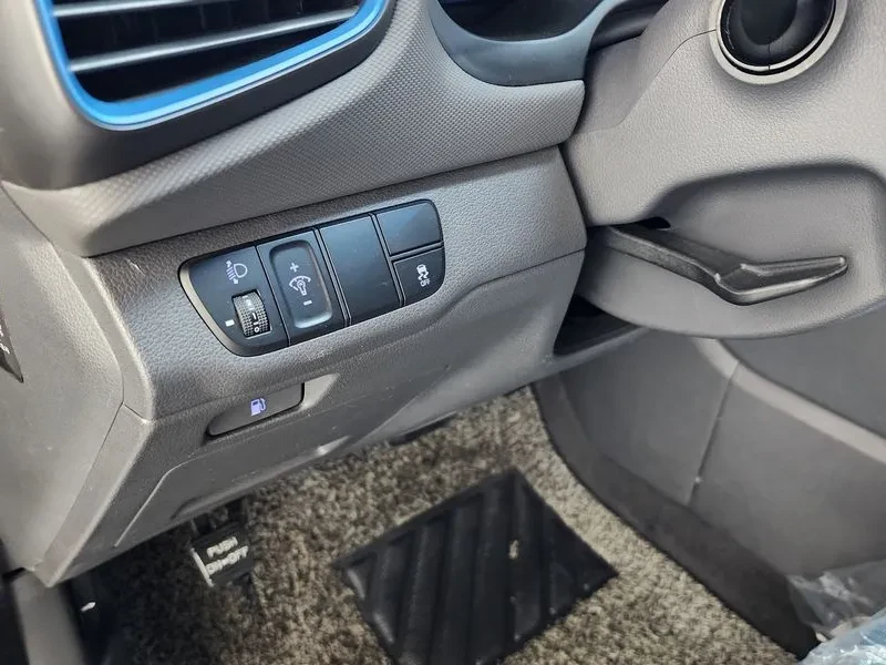 Hyundai Ioniq I PLUS, снимка 14 - Автомобили и джипове - 56304293