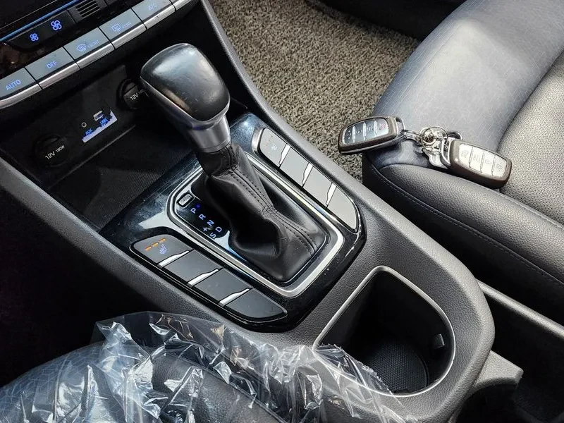 Hyundai Ioniq I PLUS, снимка 9 - Автомобили и джипове - 56304293