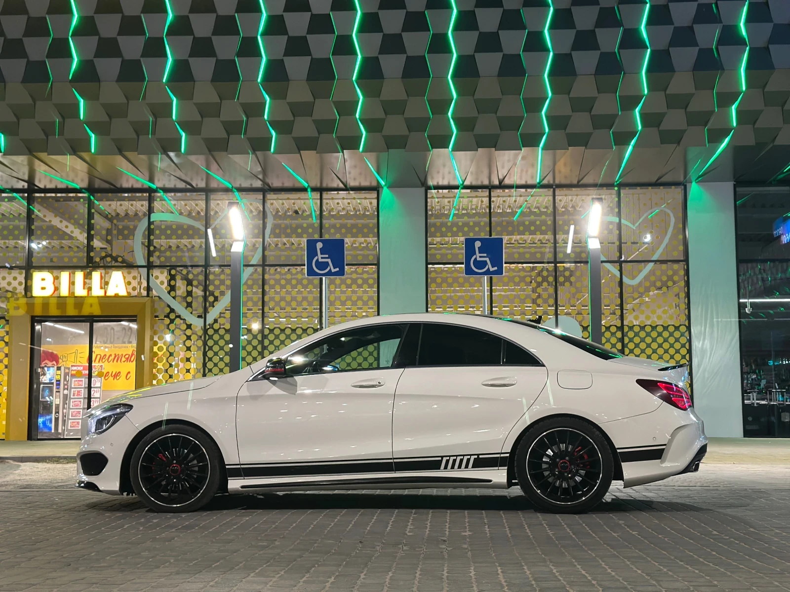 Mercedes-Benz CLA 180 1.8 - изображение 3