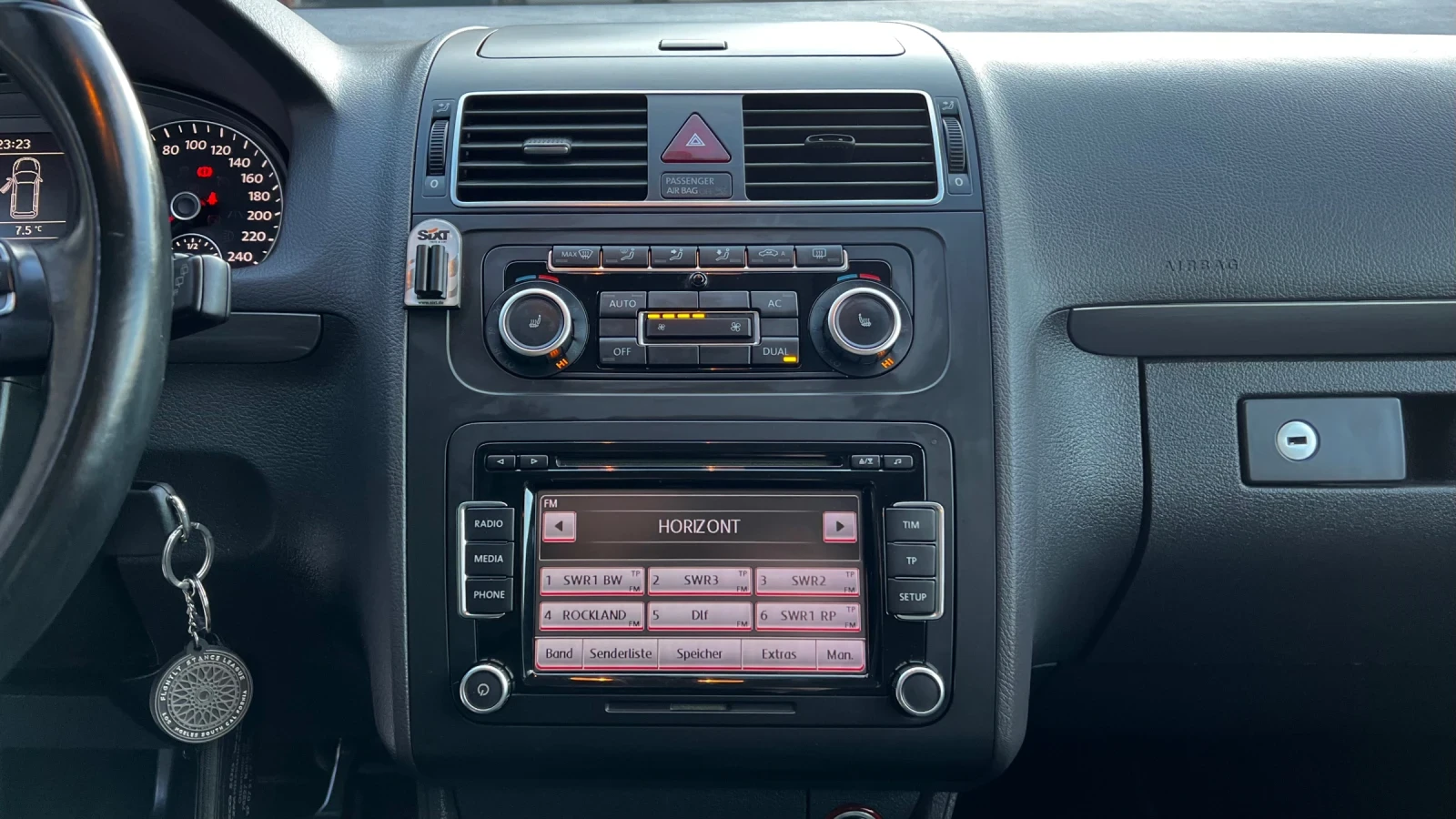 VW Touran PANORAMA 6+ 1 - изображение 10
