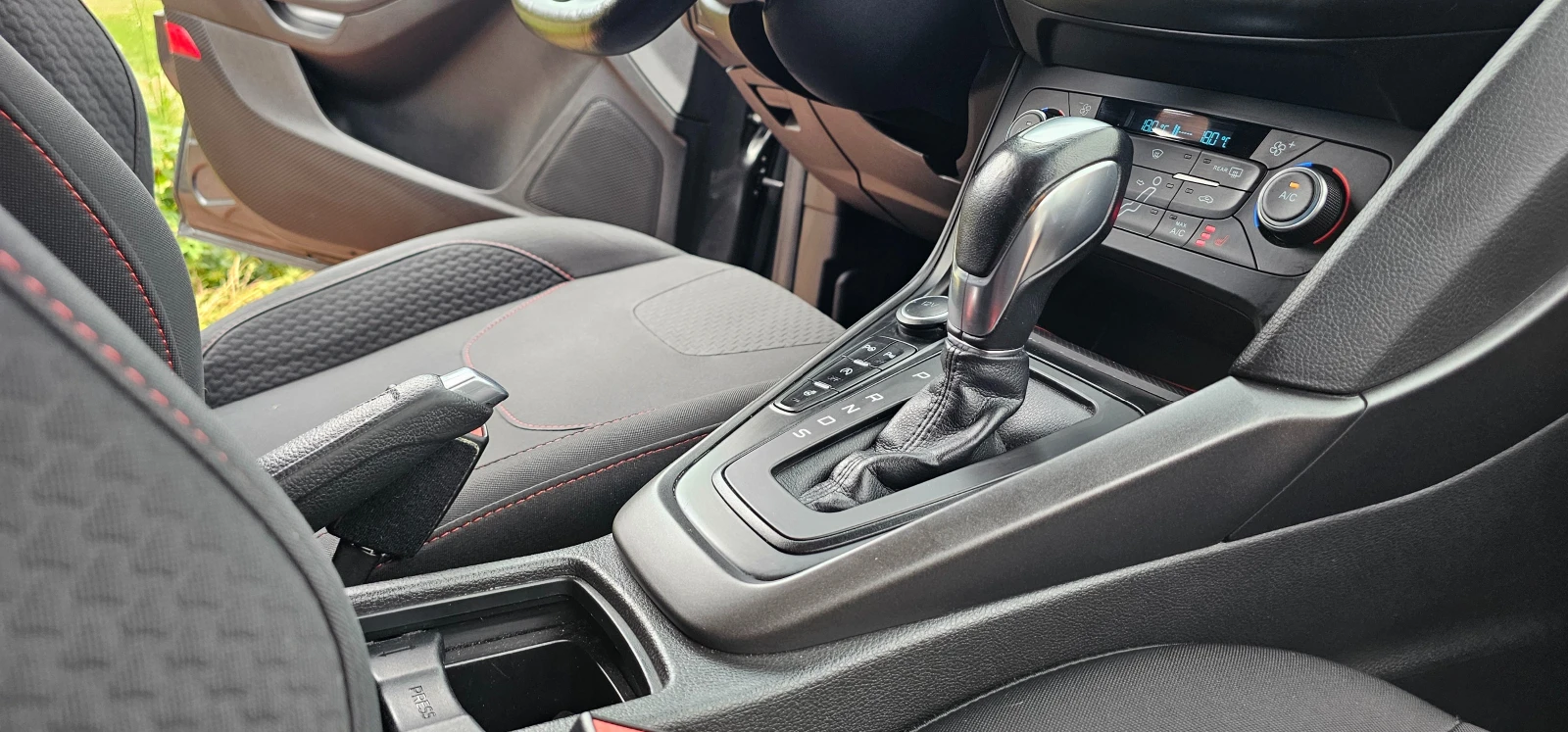 Ford Focus ST-Line 1.5 TDCI AUTOMAT  | Mobile.bg — изображение 12