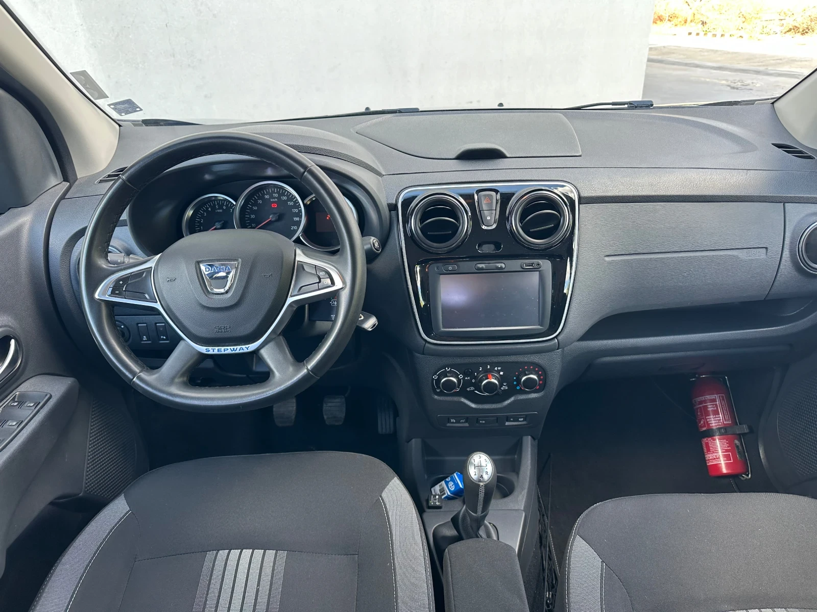 Dacia Lodgy 6+ 1 1.6i ГАЗ Stepway - изображение 6