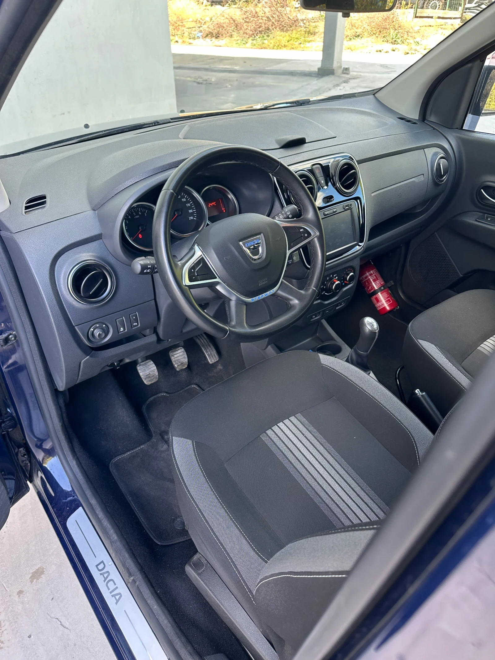 Dacia Lodgy 6+ 1 1.6i ГАЗ Stepway - изображение 4
