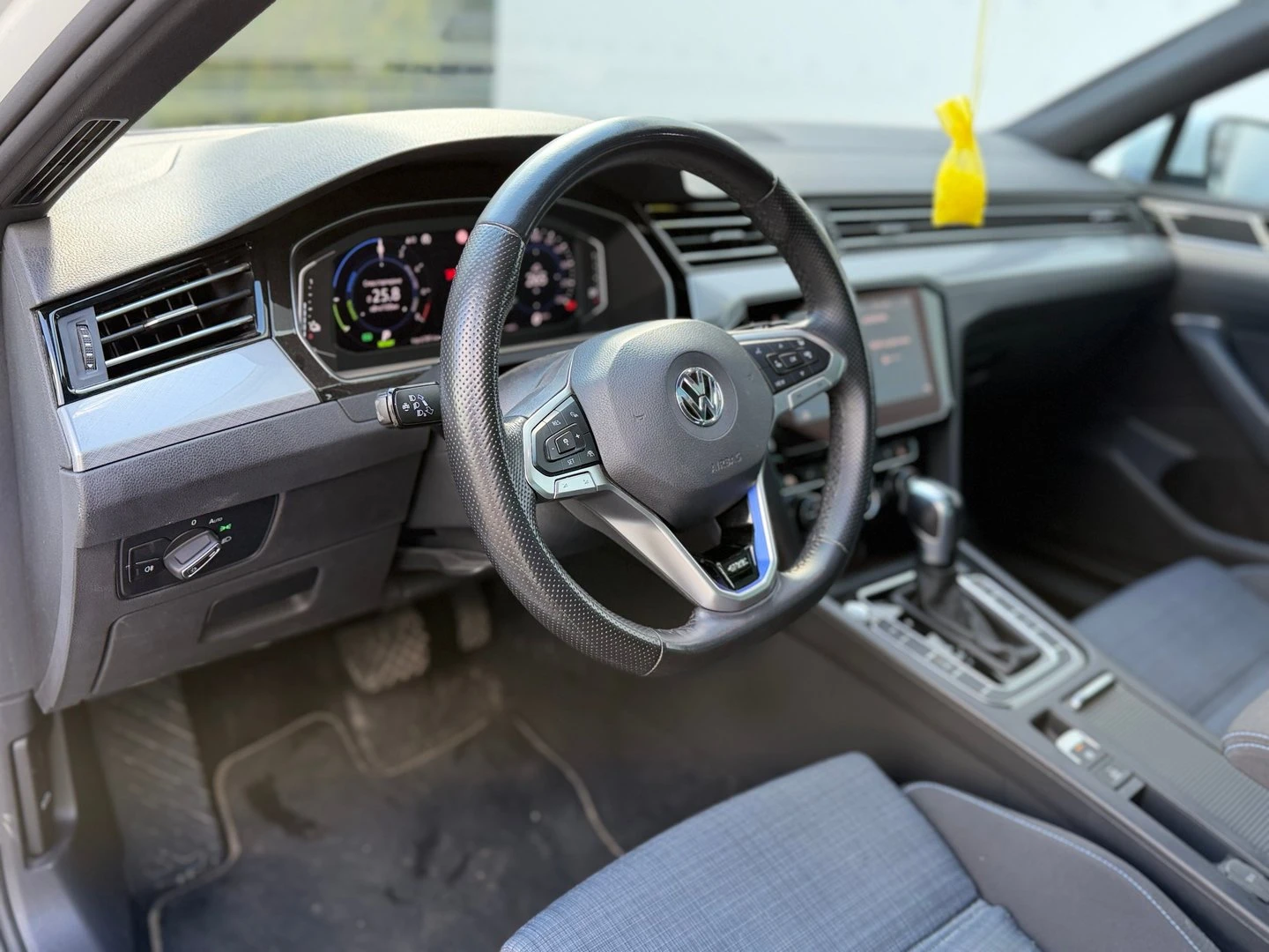 VW Passat, снимка 10 - Автомобили и джипове - 54299676