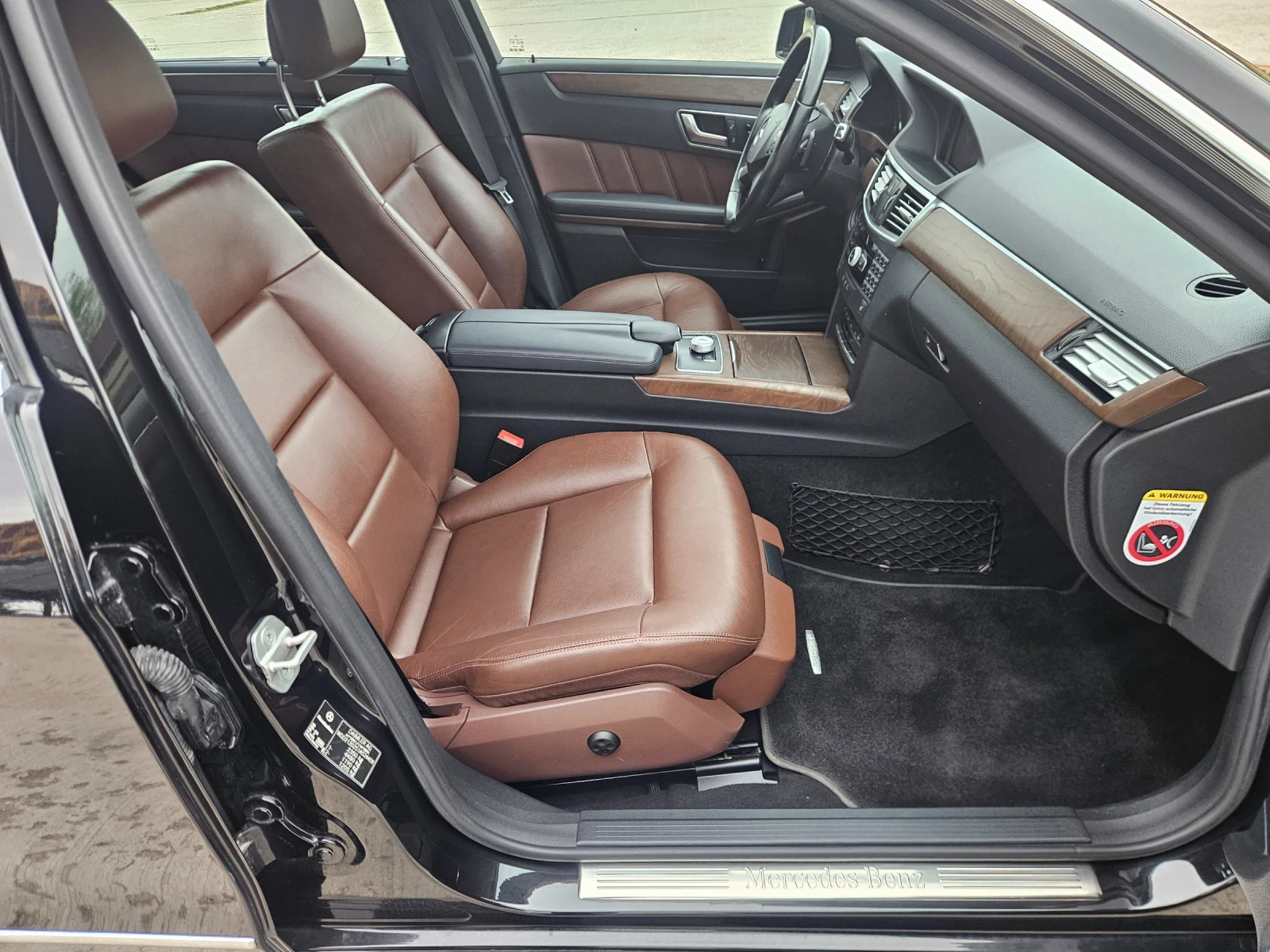 Mercedes-Benz E 300, снимка 15 - Автомобили и джипове - 54221344