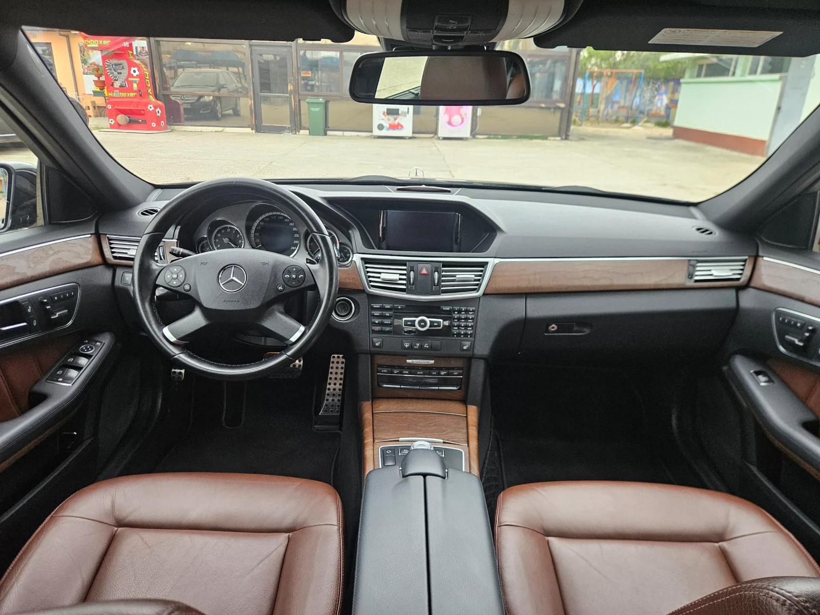 Mercedes-Benz E 300, снимка 10 - Автомобили и джипове - 54221344