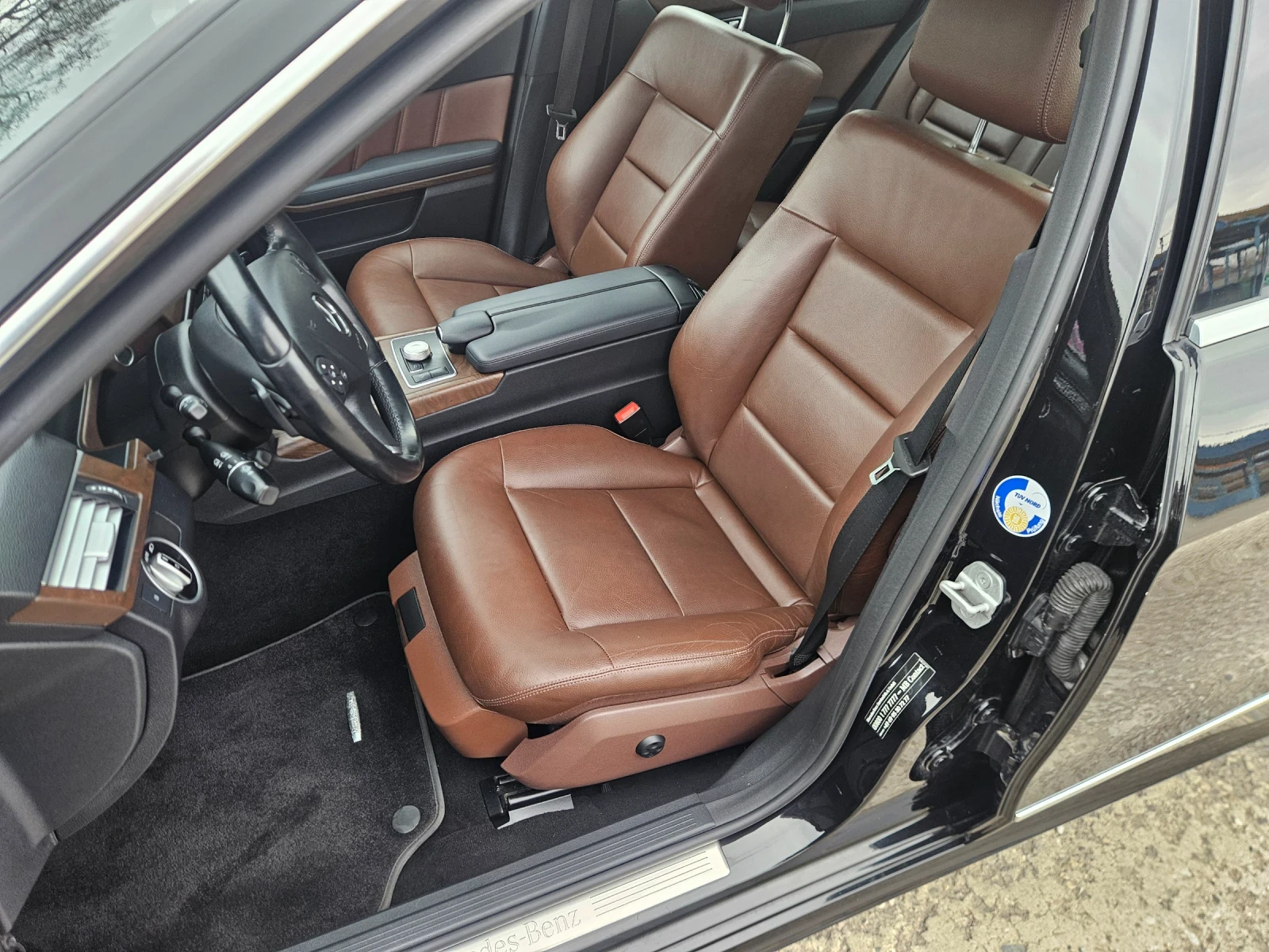 Mercedes-Benz E 300, снимка 11 - Автомобили и джипове - 54221344