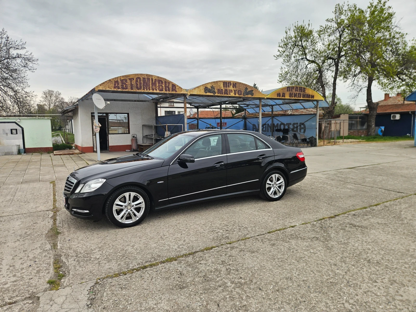 Mercedes-Benz E 300, снимка 2 - Автомобили и джипове - 54221344