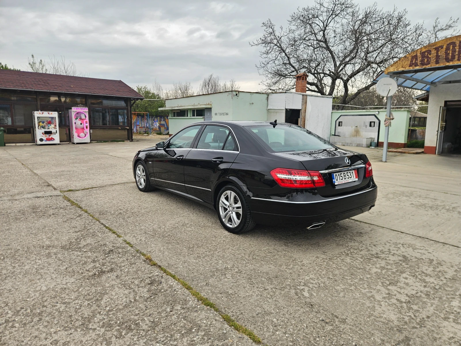 Mercedes-Benz E 300, снимка 4 - Автомобили и джипове - 54221344