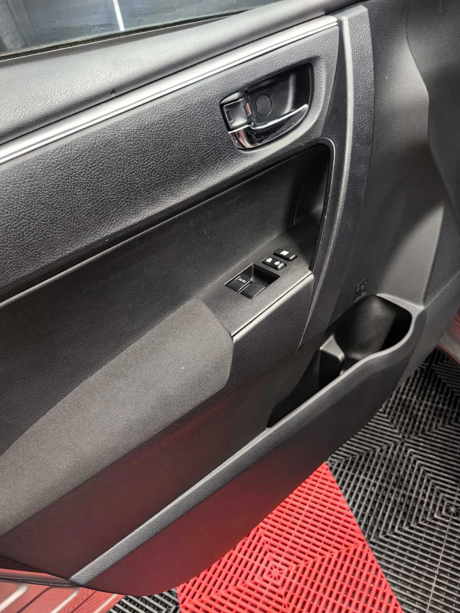 Toyota Corolla 1.6* VVT-I* 18 000KM* ��������* �����* ����� ���� | Mobile.bg � ����������� 6