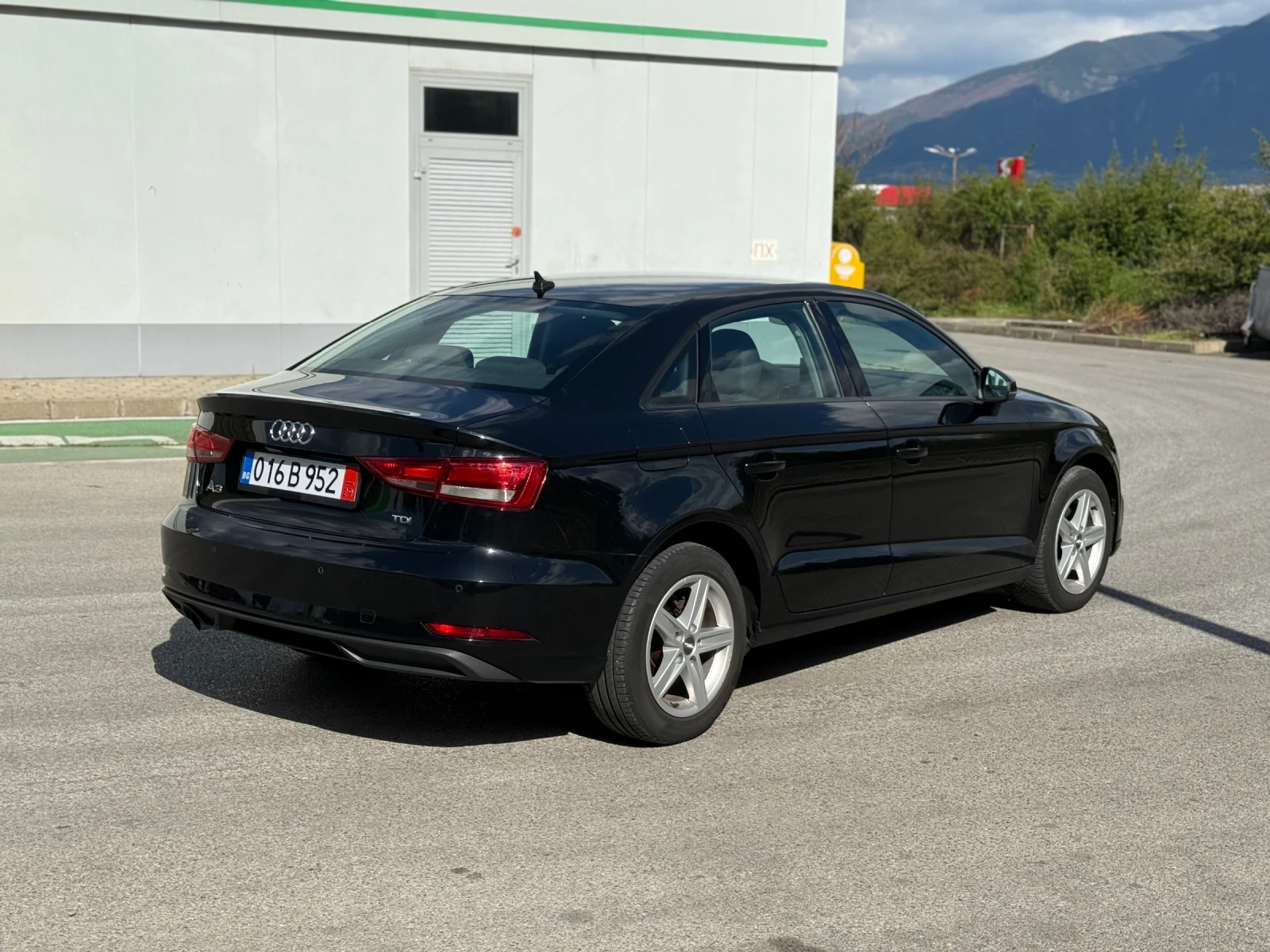 Audi A3 1.6 TDI/FACELIFT, снимка 2 - Автомобили и джипове - 54302594