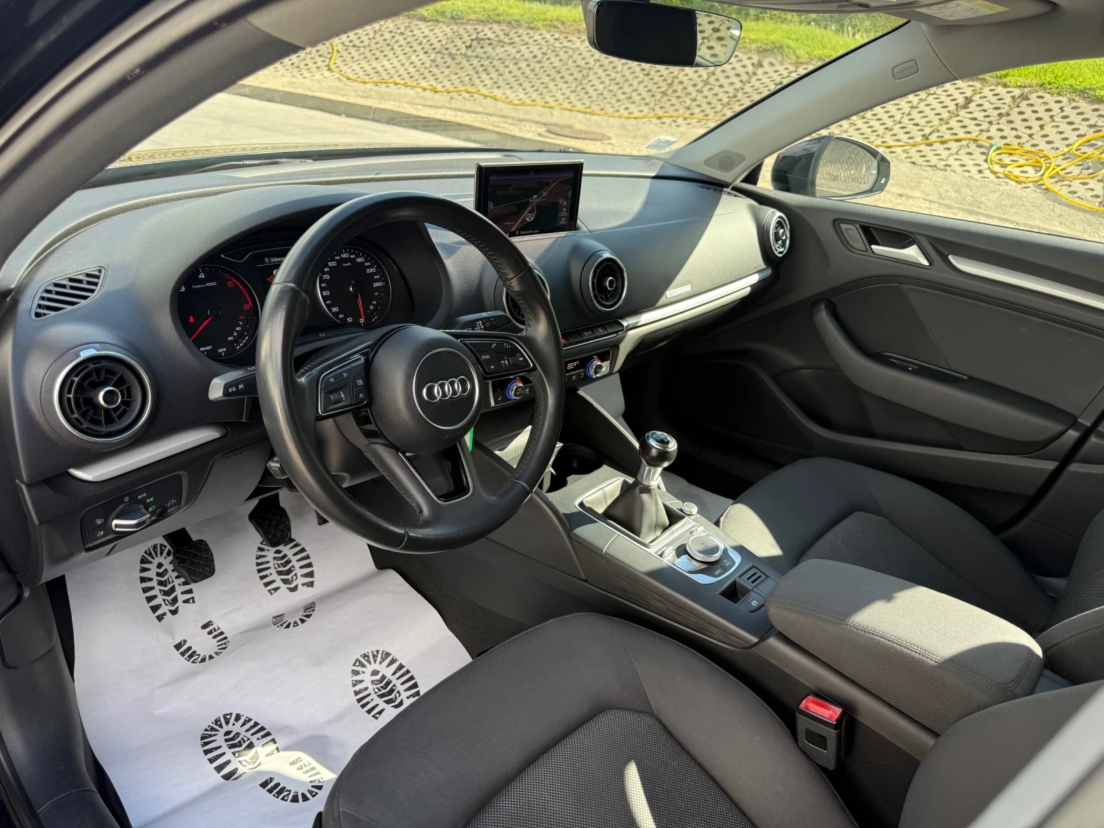 Audi A3 1.6 TDI/FACELIFT, снимка 7 - Автомобили и джипове - 54302594