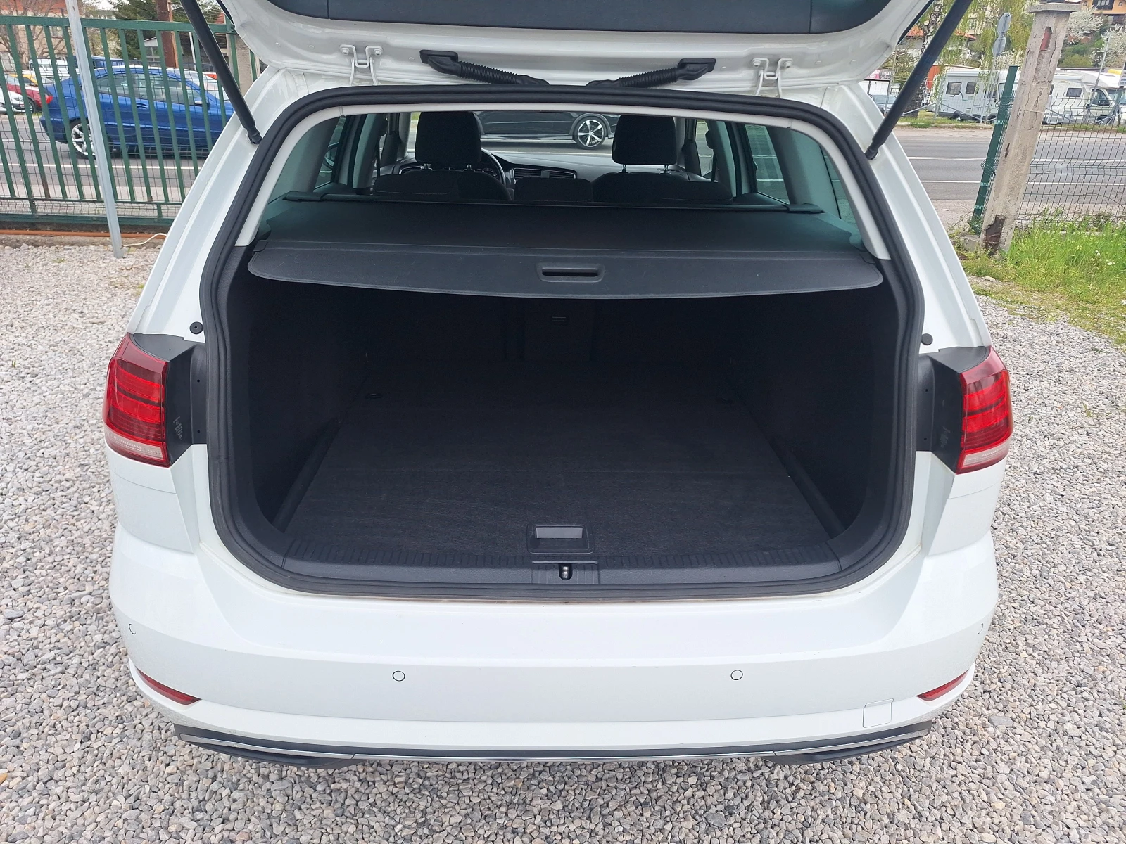 VW Golf 1.6tdi 116ks High Line Digital Evro 6d!, снимка 9 - Автомобили и джипове - 54358135