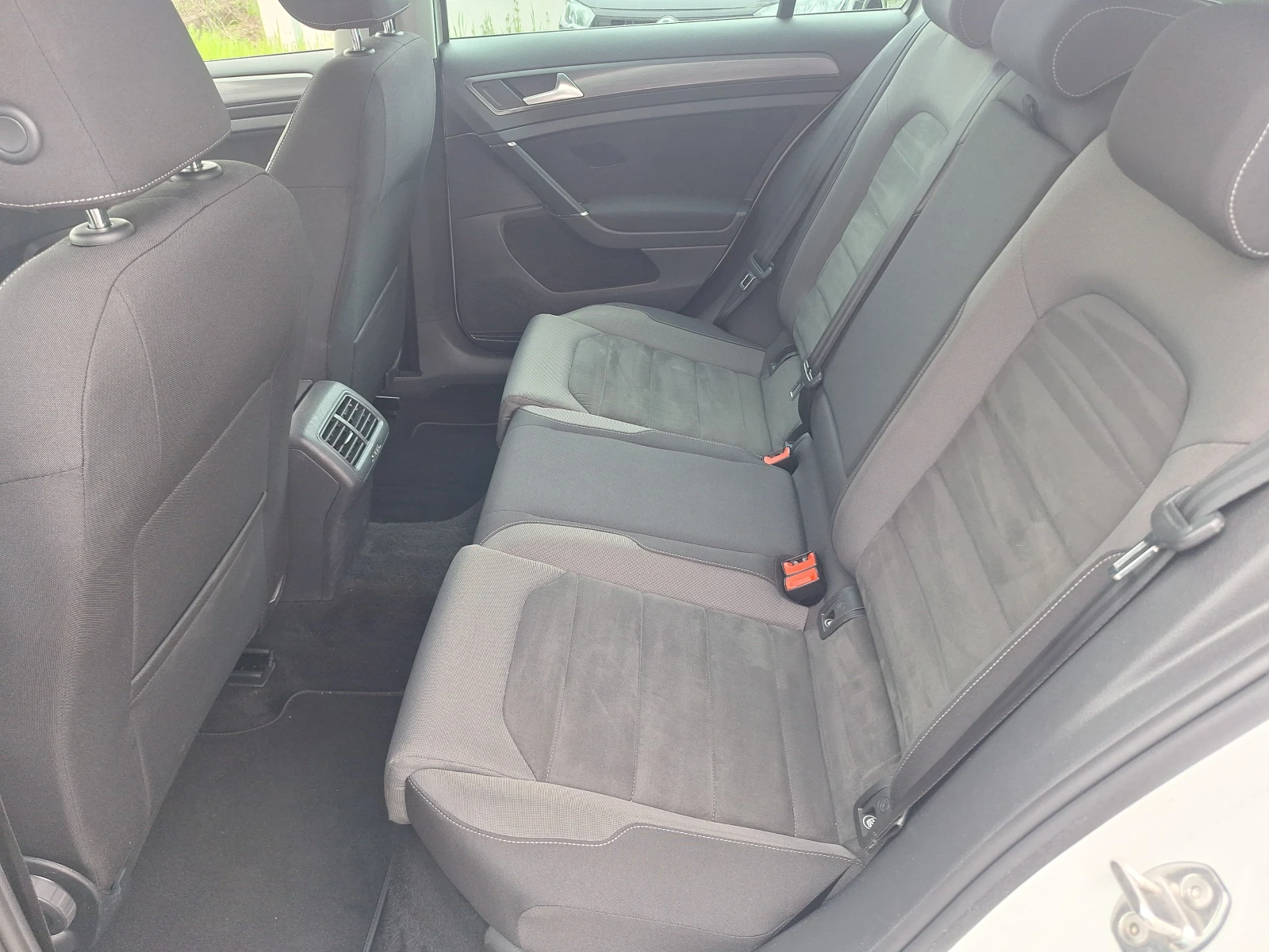 VW Golf 1.6tdi 116ks High Line Digital Evro 6d!, снимка 13 - Автомобили и джипове - 54358135