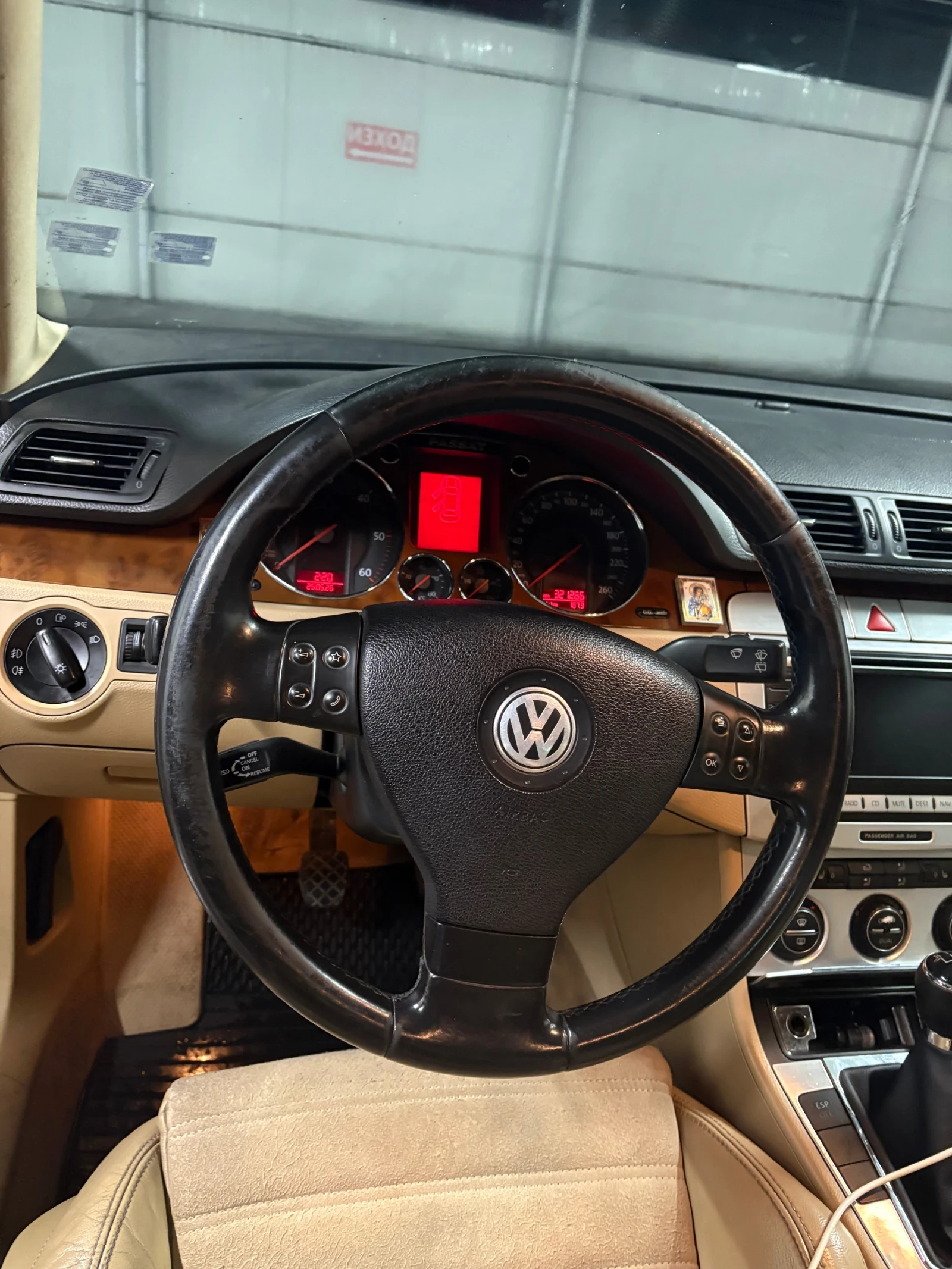 VW Passat, снимка 11 - Автомобили и джипове - 54664167