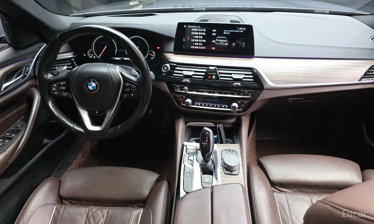 BMW 530 i xDrive M SPORT* DISTRONIC* HEAD-UP* 360 CAM* , снимка 8 - Автомобили и джипове - 54929172