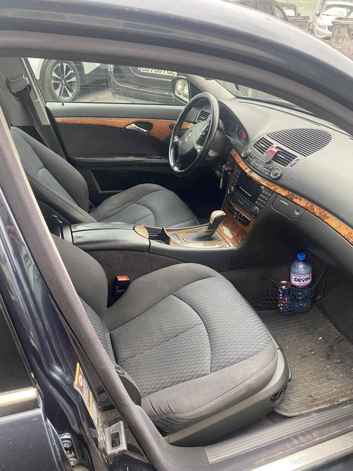 Mercedes-Benz E 200, снимка 4 - Автомобили и джипове - 55036908