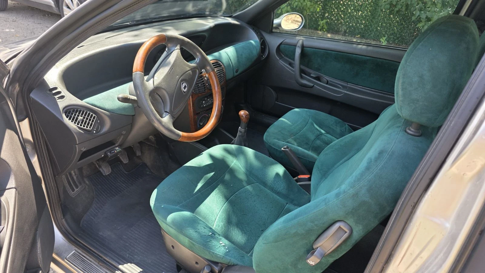 Lancia Y 1.4 газ, снимка 11 - Автомобили и джипове - 55275027