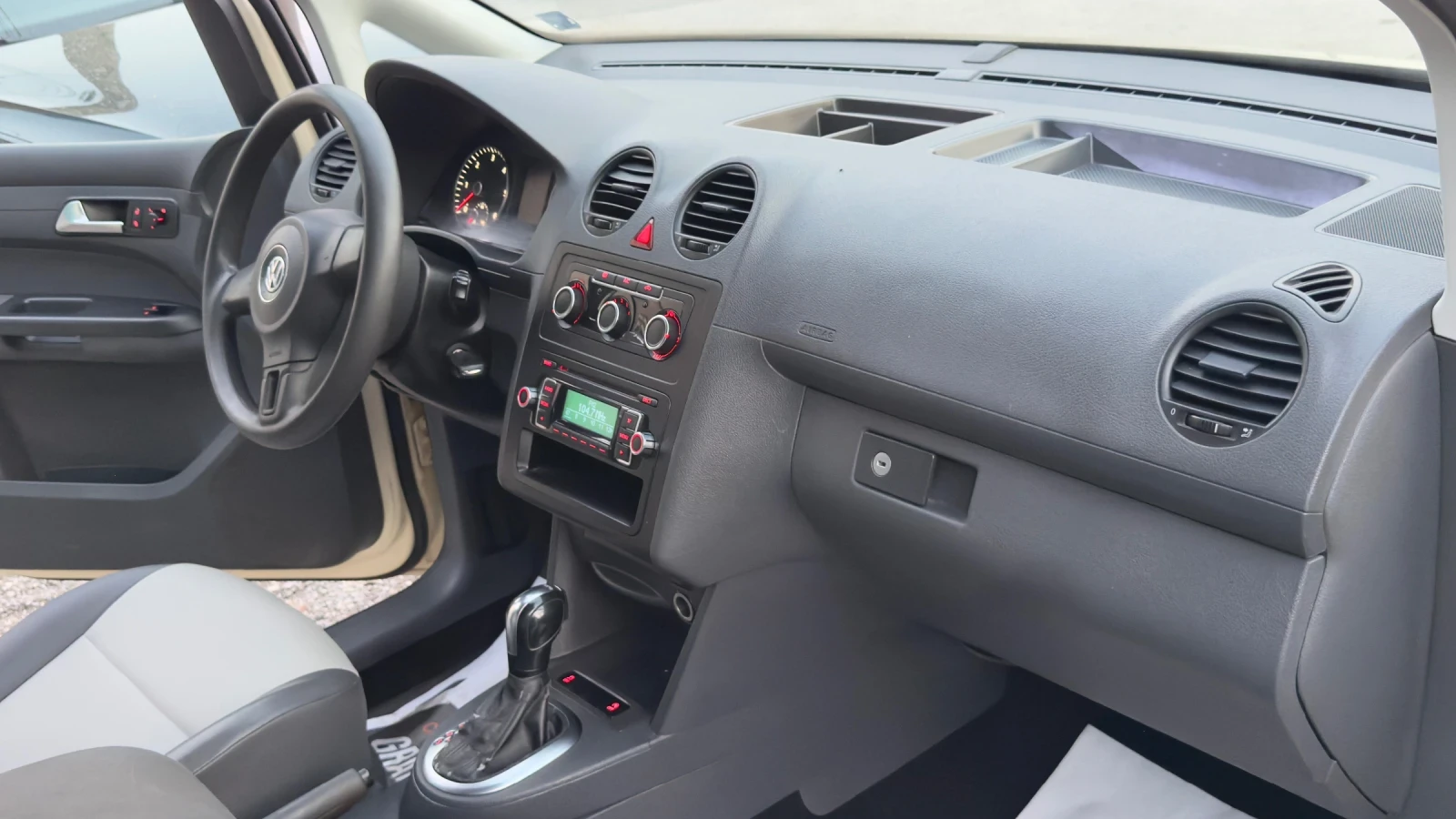 VW Caddy 4+ 1 DSG АВТОМАТИК, снимка 11 - Автомобили и джипове - 55825071