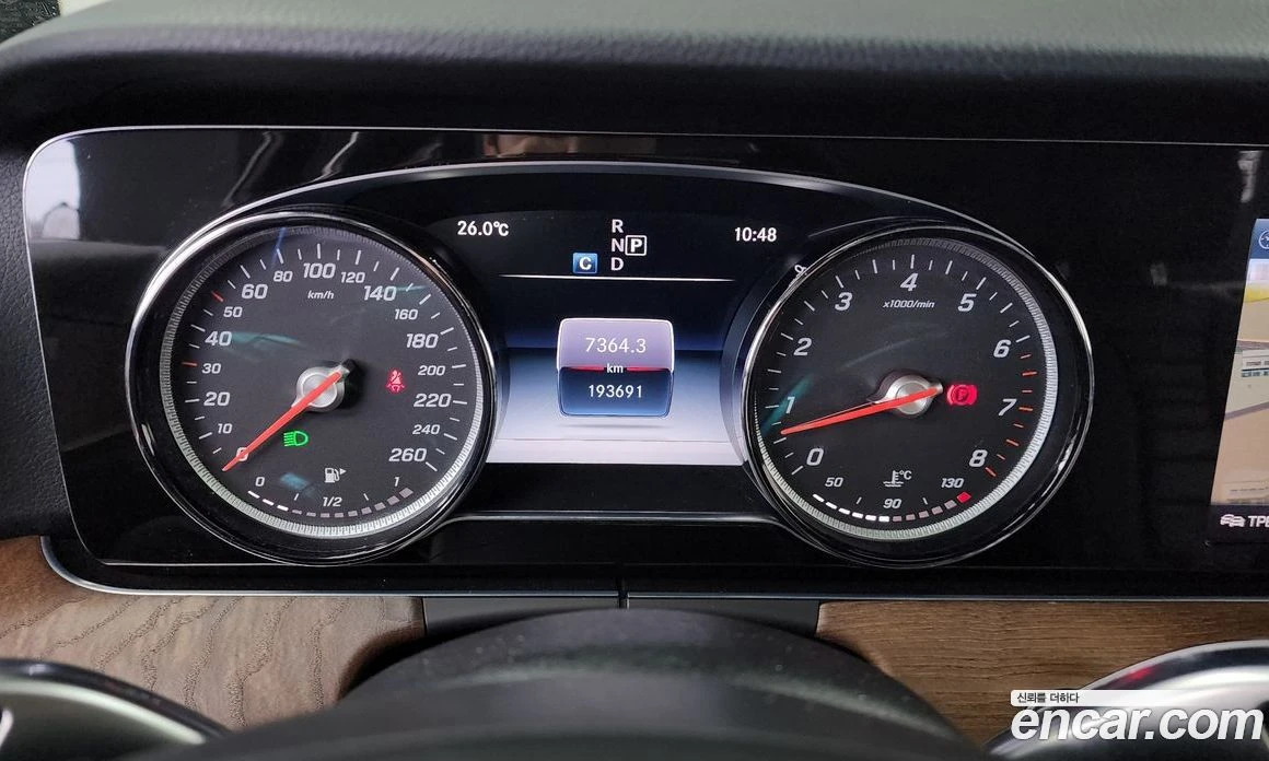 Mercedes-Benz E 300 E300 4MATIC Exclusive Standard, снимка 8 - Автомобили и джипове - 56122914