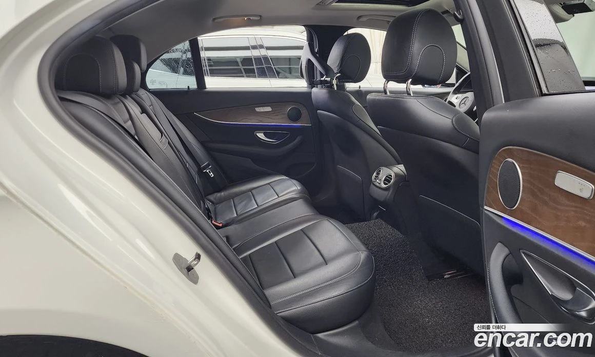 Mercedes-Benz E 300 E300 4MATIC Exclusive Standard, снимка 12 - Автомобили и джипове - 56122914
