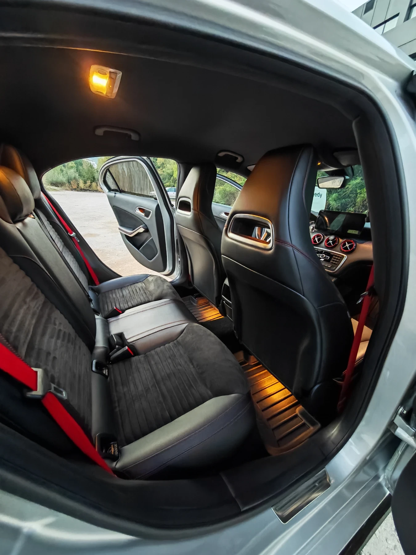 Mercedes-Benz A45 AMG, снимка 11 - Автомобили и джипове - 56247730