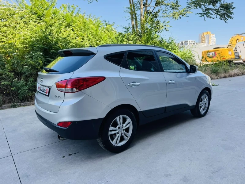 Hyundai IX35 2.0i Automat 4x4, снимка 5 - Автомобили и джипове - 50888969