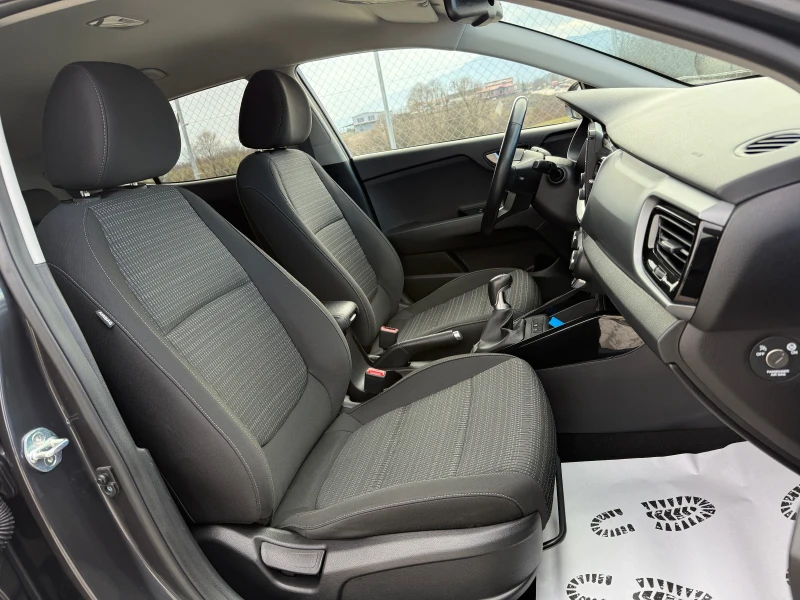Kia Stonic 1.6 CRDI NAVI CAMERA, снимка 13 - Автомобили и джипове - 52878110