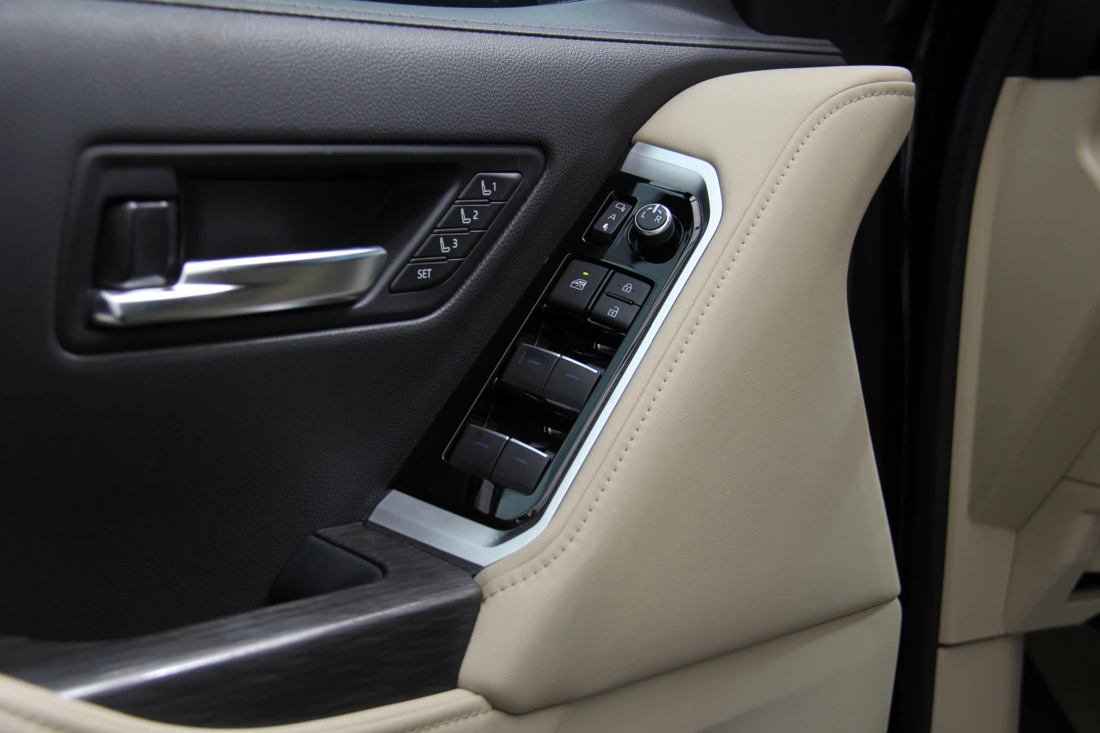 Toyota Land cruiser 300/70th Anniversary/JBL//6+ 1 | Mobile.bg   11