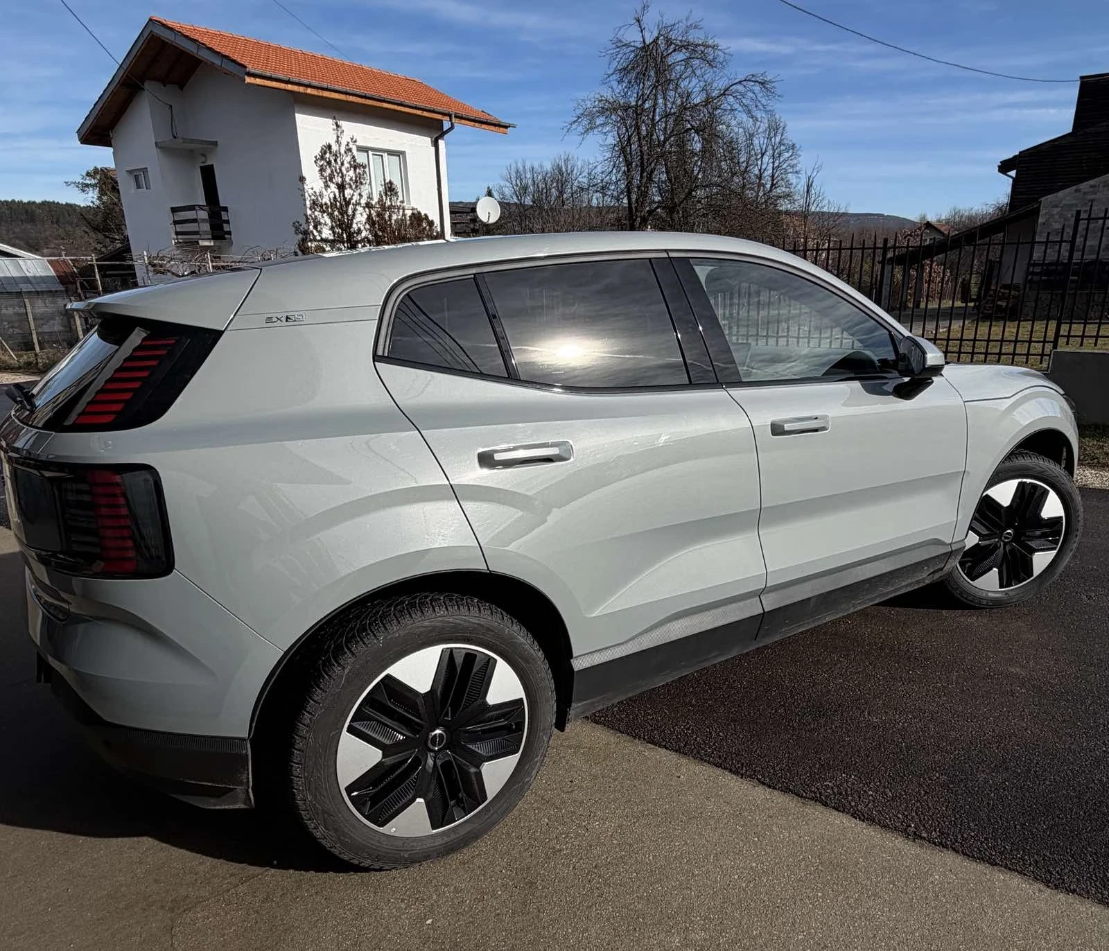 Volvo EX30 SUV Core E40 Single AT1 RWD - изображение 4