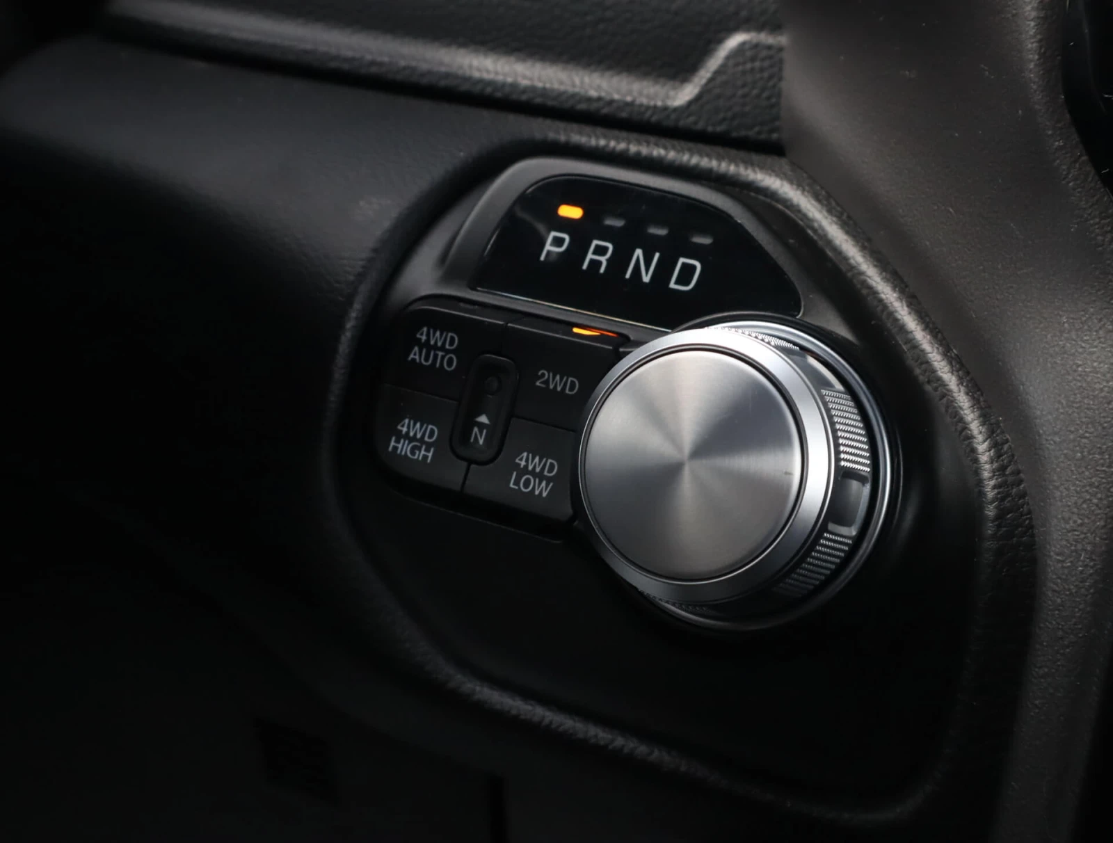 Dodge RAM 1500 5.7 HEMI V8/Crew Cab Long/4WD/Камера/Подгрев, снимка 10 - Автомобили и джипове - 54000428