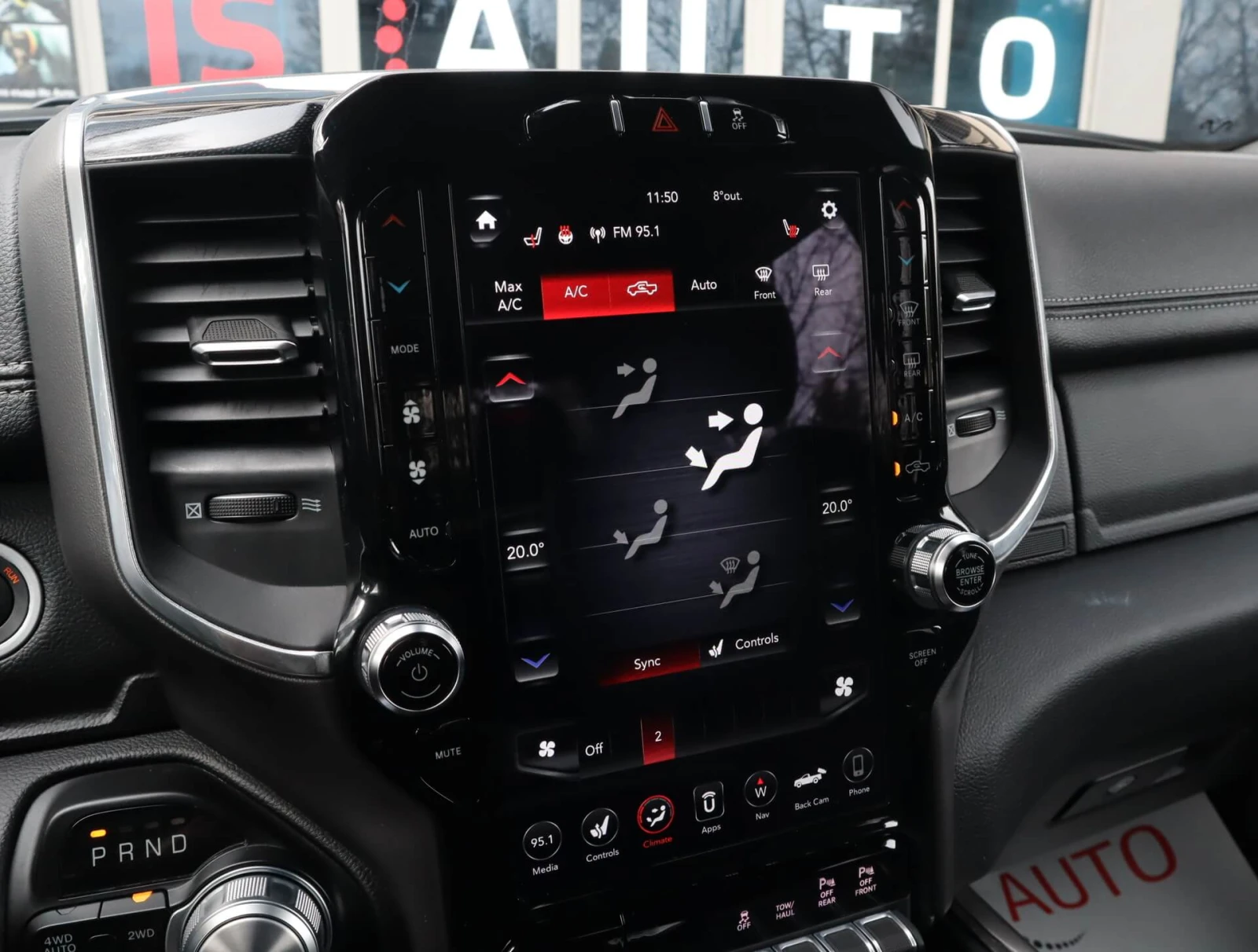 Dodge RAM 1500 5.7 HEMI V8/Crew Cab Long/4WD/Камера/Подгрев, снимка 11 - Автомобили и джипове - 54000428