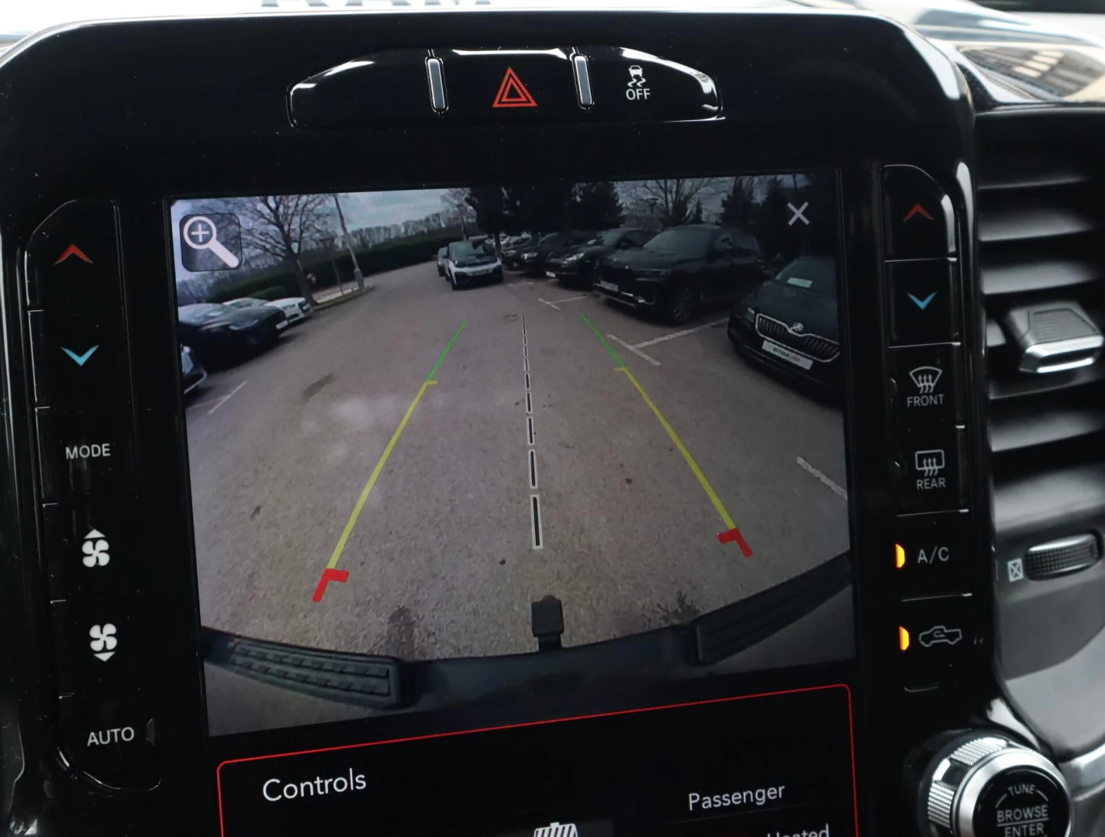 Dodge RAM 1500 5.7 HEMI V8/Crew Cab Long/4WD/Камера/Подгрев, снимка 13 - Автомобили и джипове - 54000428