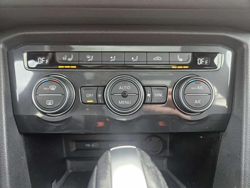 VW Tiguan Highline| ПОДГРЕВ| ПАНОРАМА| CARFAX, снимка 10 - Автомобили и джипове - 54919186