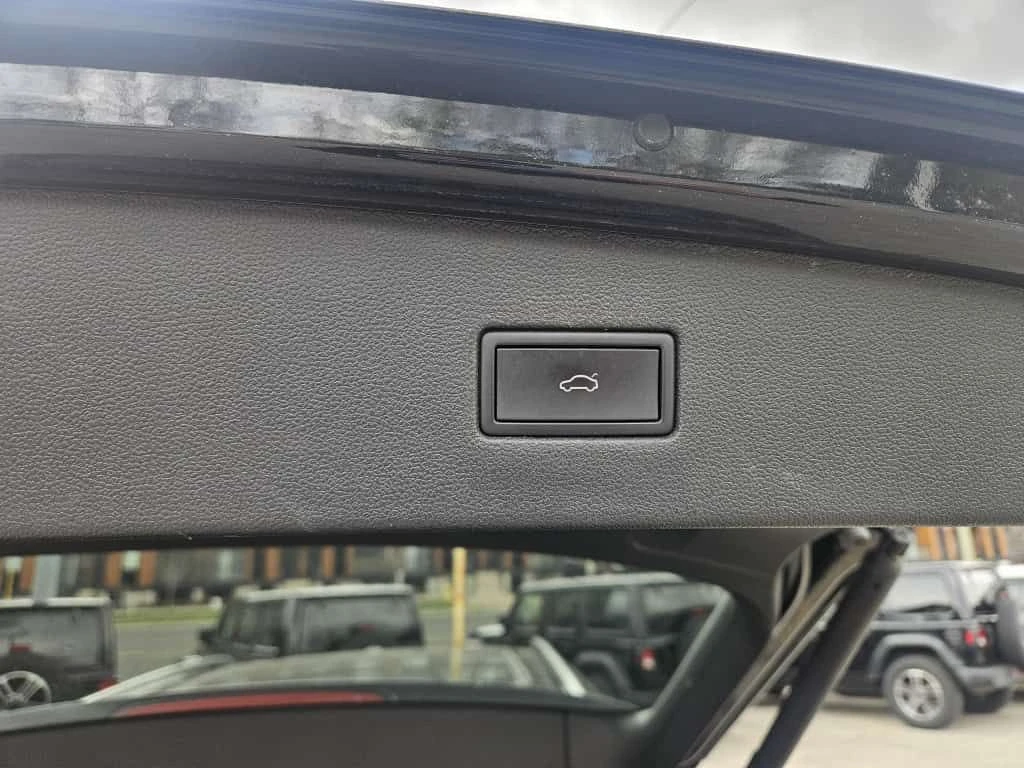 VW Tiguan Highline| ПОДГРЕВ| ПАНОРАМА| CARFAX, снимка 14 - Автомобили и джипове - 54919186