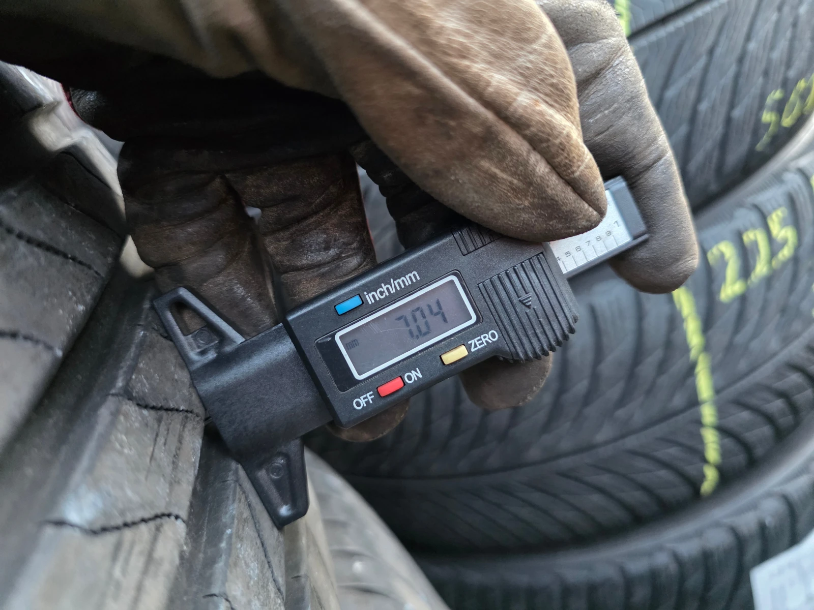 Гуми Летни 235/55R19, снимка 7 - Гуми и джанти - 53769107