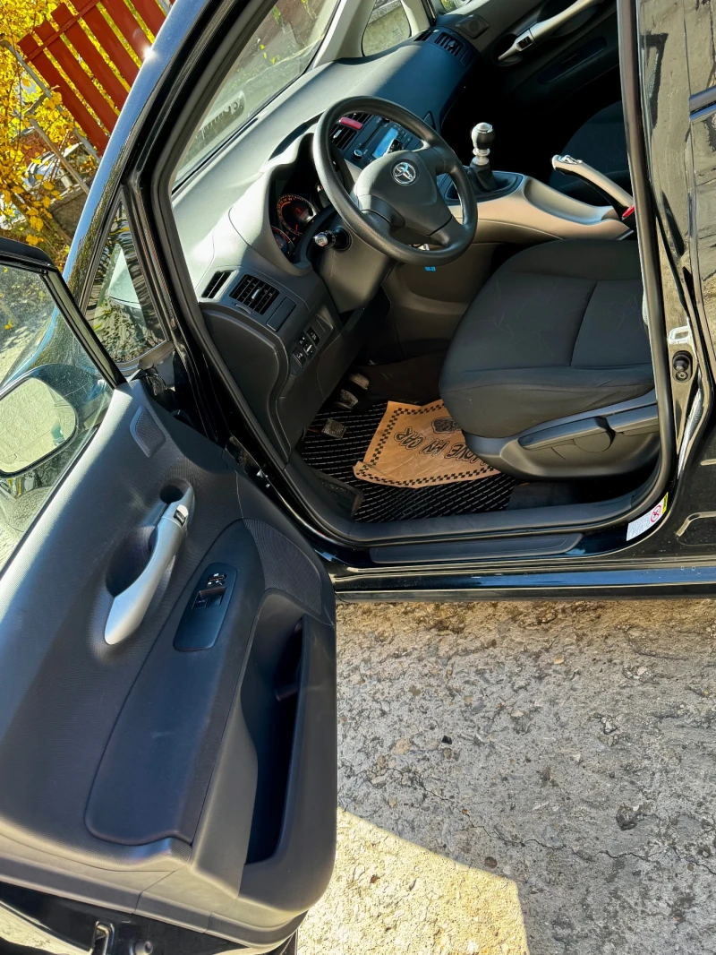 Toyota Auris 1.33 100кс, снимка 10 - Автомобили и джипове - 52234403