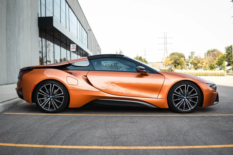 BMW i8 Roadster* AWD* АвтоКредит* (ЦЕНА ДО БГ), снимка 4 - Автомобили и джипове - 52554529