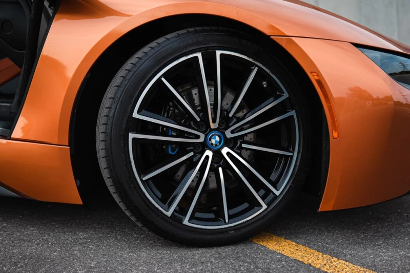 BMW i8 Roadster* AWD* АвтоКредит* (ЦЕНА ДО БГ), снимка 5 - Автомобили и джипове - 52554529