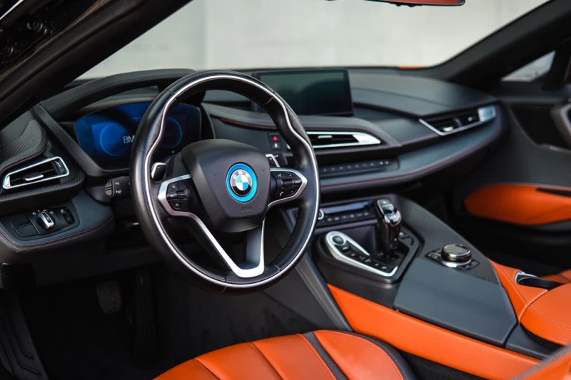 BMW i8 Roadster* AWD* АвтоКредит* (ЦЕНА ДО БГ), снимка 8 - Автомобили и джипове - 52554529