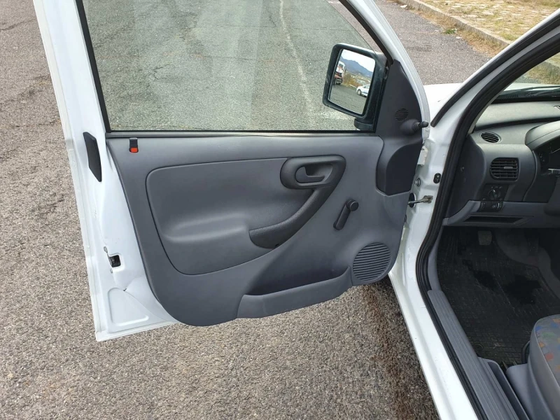 Opel Combo 1.3 CDTI, снимка 8 - Автомобили и джипове - 53507351