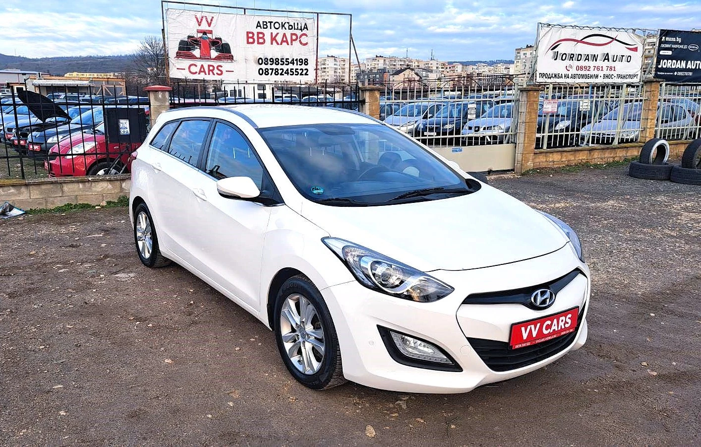 Hyundai I30 1.6crdi LED-EURO5-NAVI-110hp - [1] 