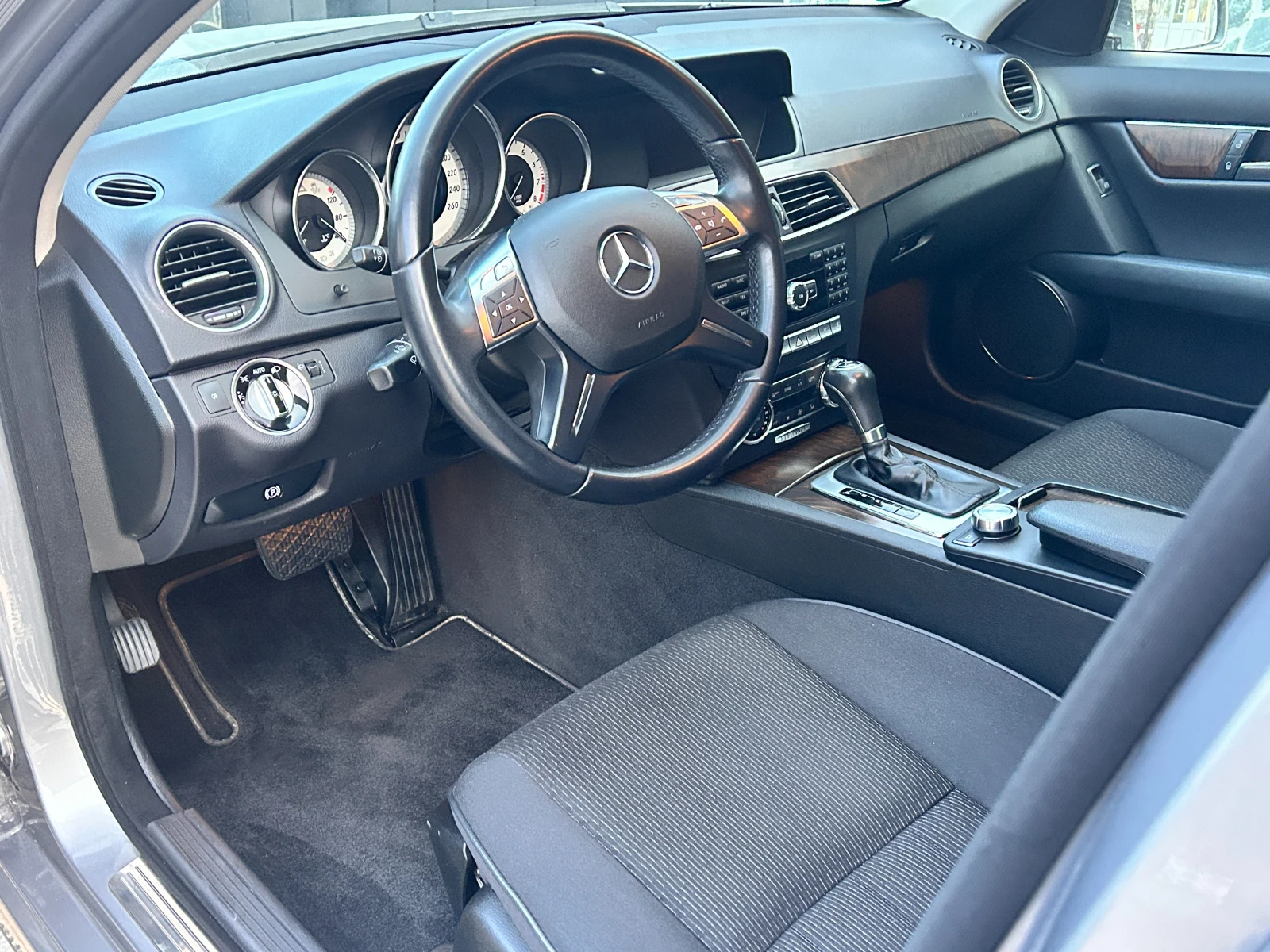 Mercedes-Benz C 180 Elegance - изображение 8