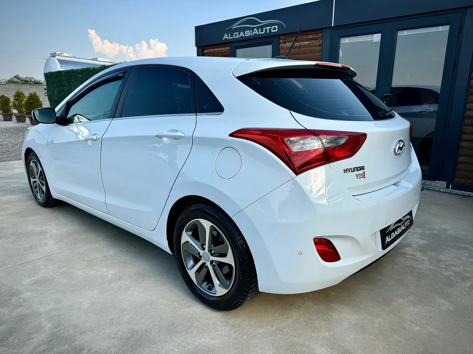 Hyundai I30 1.4 MPI* YES!* NAVI* CAMERA* LED - изображение 3
